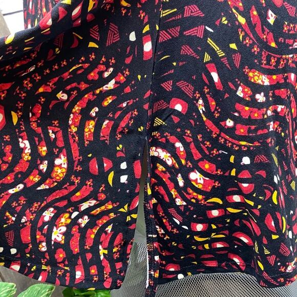 LuLaRoe Perfect T Size XXS Swing Shirt NWT New Black Red Flirty Tee Shirt - Picture 6 of 8